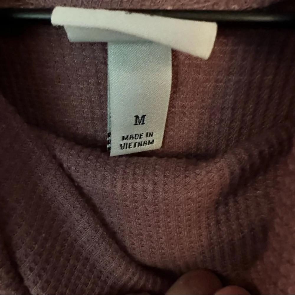 Waffle knit cowl/turtle neck top - Picture 2 of 6